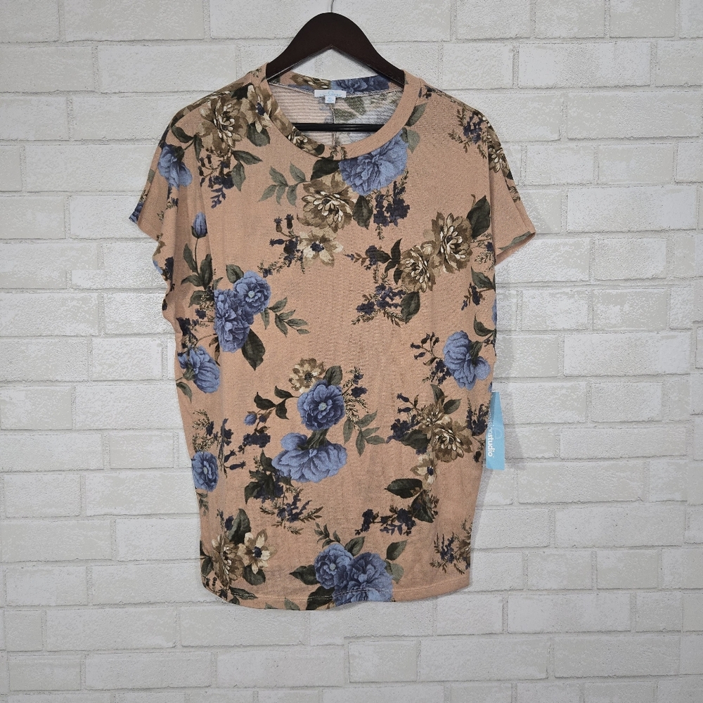 envision studio NWT floral tee